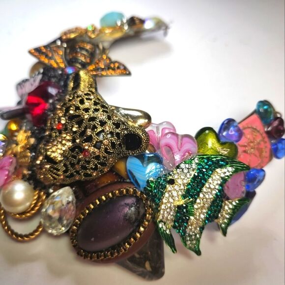 Wendy Gell Collar Necklace Jungle Theme Leopard,Fish, Bumblebee  Swarovski. - Picture 3 of 4